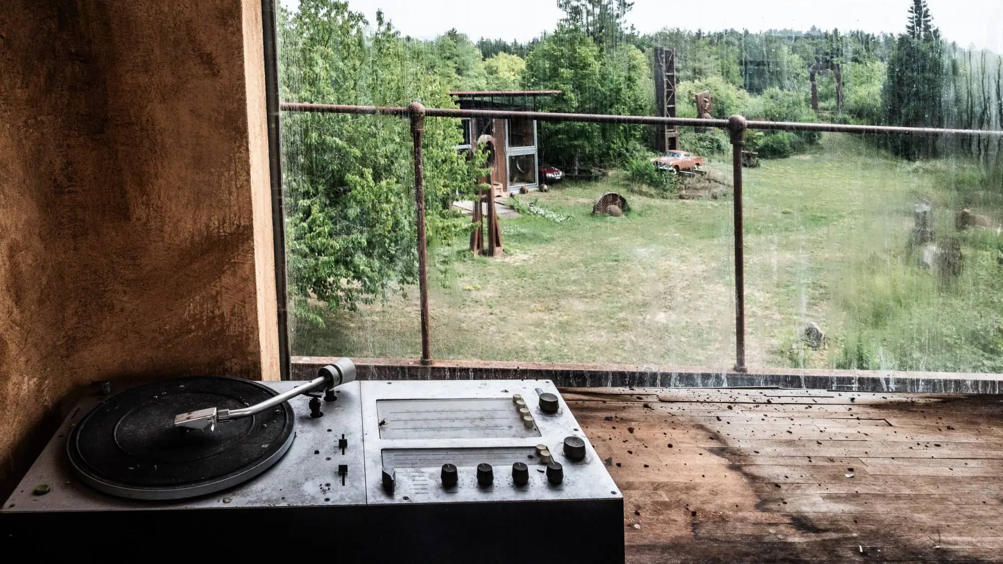 Plattenspieler mit Blick ins Freie - Ackermanns Garten